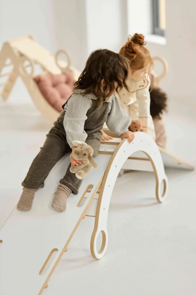 Montessori hojdačka z dreva pre deti