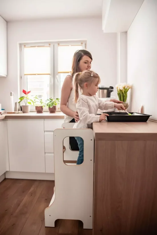 Učiaca veža Montessori pre deti biela