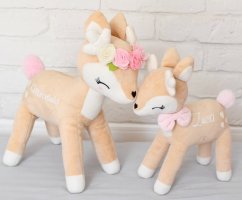 Plyšová srnka Bambi 35 cm s farebnými kvetmi – jemná hračka a originálny darček pre dievčatko