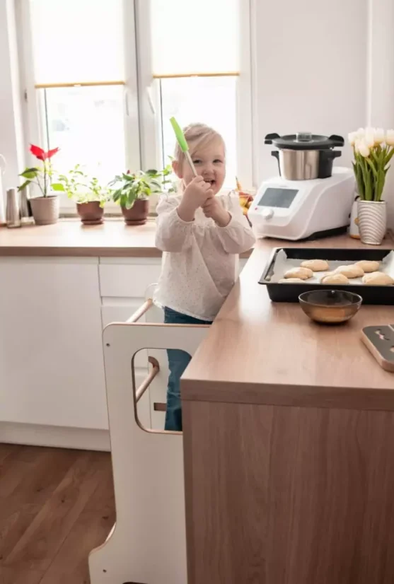 Učiaca veža Montessori pre deti biela