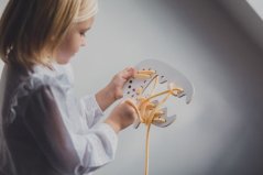 Montessori drevená prepletacia hračka - lykožrút
