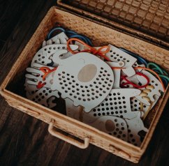 Montessori dřevěná proplétací hračka - slon