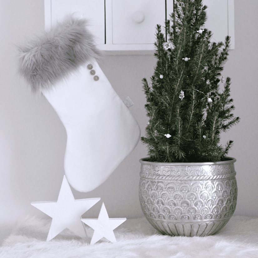 Vánoční punčocha bílá s šedou kožešinou 42x26cm