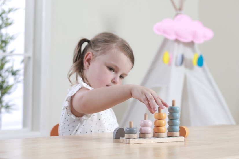 Vzdelávacia pyramída PolarB – drevená pyramída s číslami a zvieratkami