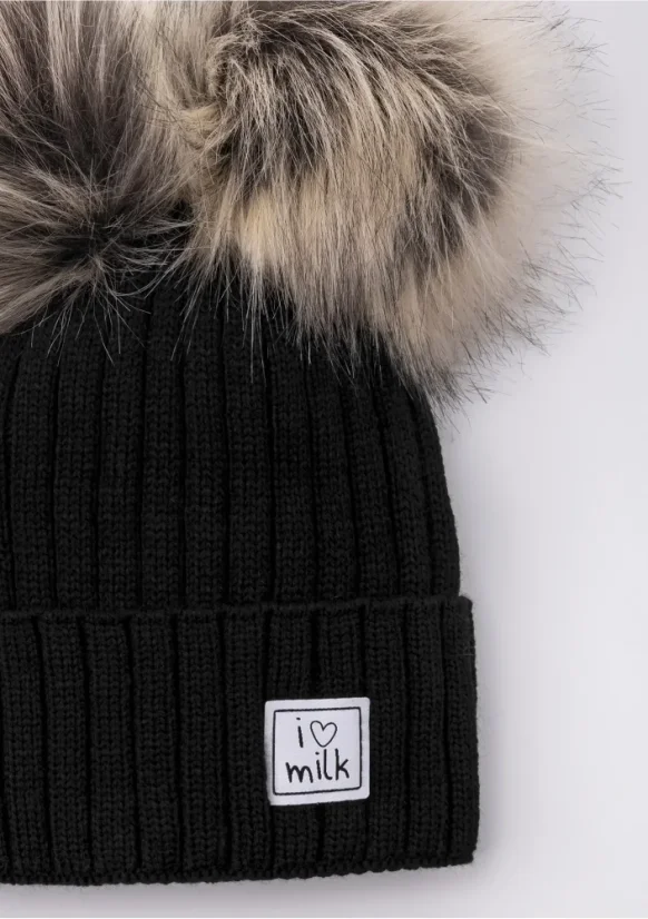 Dětská zimní čepice s bambulkami, černá