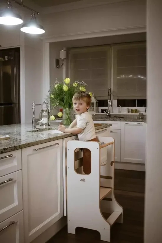 Učiaca veža Montessori pre deti biela