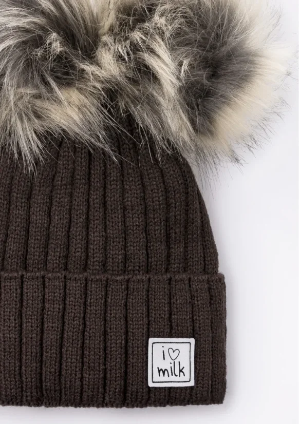 Detská zimná čiapka s brmbolcami, hnedá