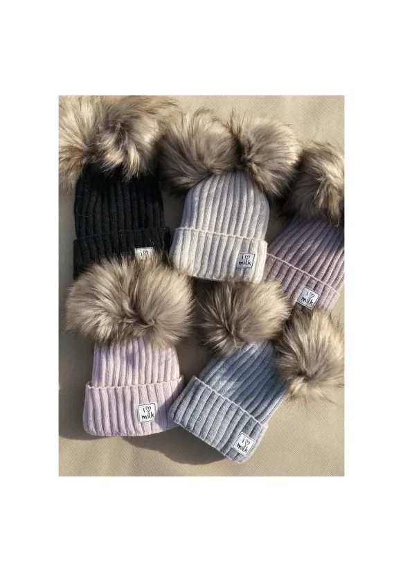 Dětská zimní čepice s bambulkami, béžová