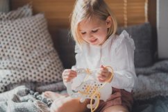 Montessori  dřevěná proplétací hračka - opice