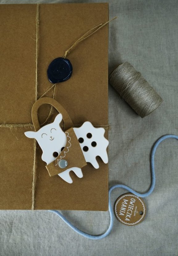Montessori drevená prepletacia hračka - ovečka