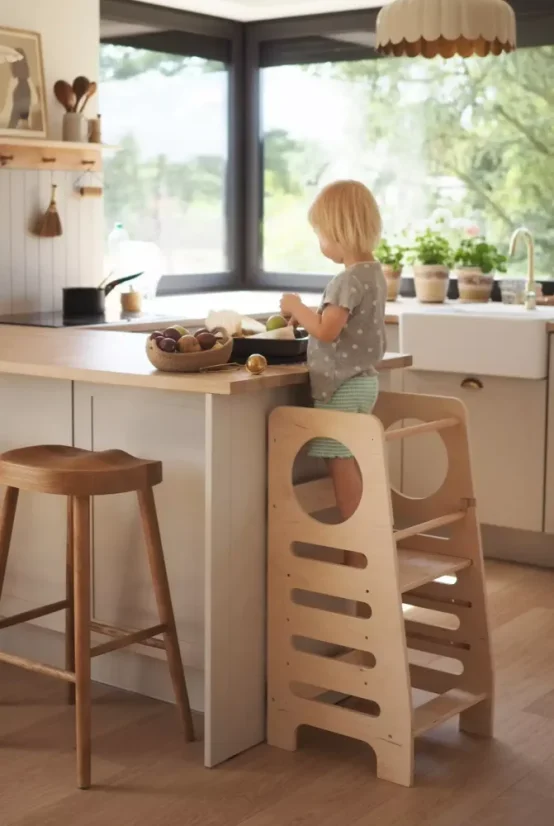 Montessori učiaca detská veža stredná natural