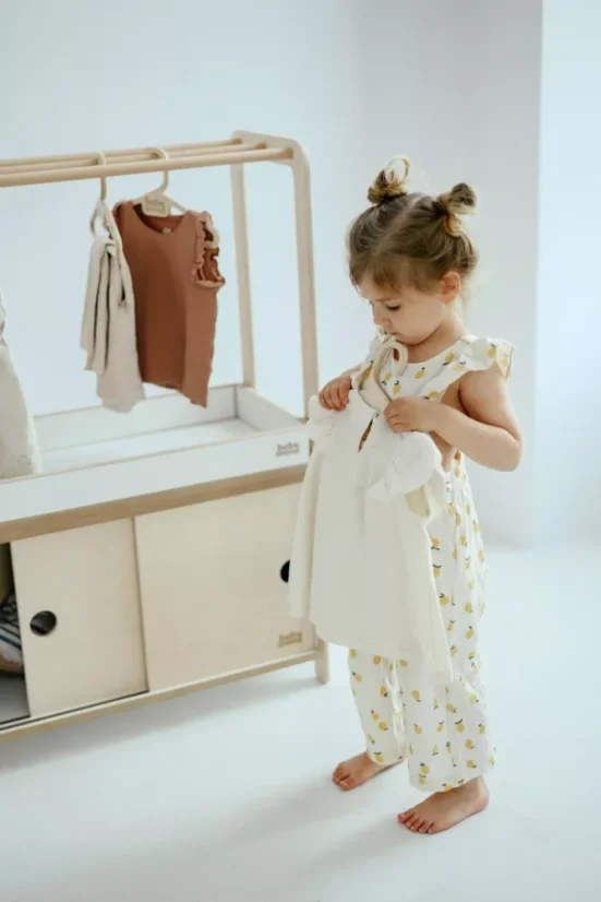 Montessori nábytok uzatvárateľná skrinka pre deti - modulárny nábytok