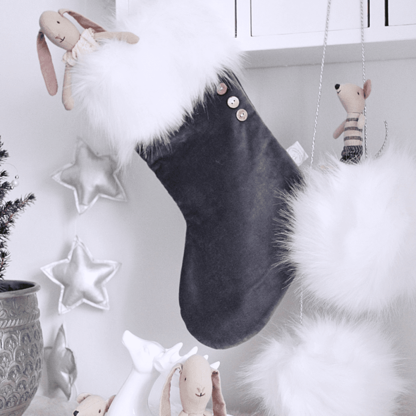 Vianočná pančucha grafitová s bielou kožušinou 42x26cm