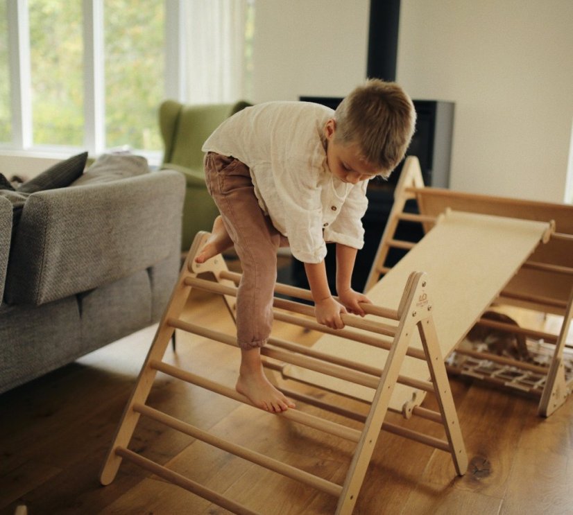 Montessori Piklerová obojstranná stredná preliezačka trojuholník