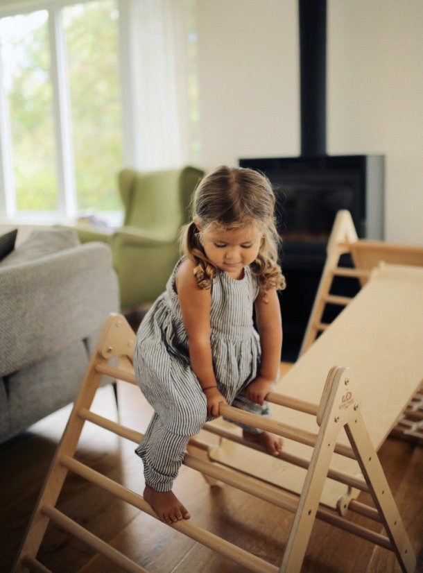 Montessori Piklerová obojstranná stredná preliezačka trojuholník