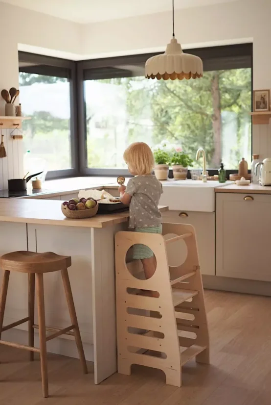 Montessori učiaca detská veža stredná natural