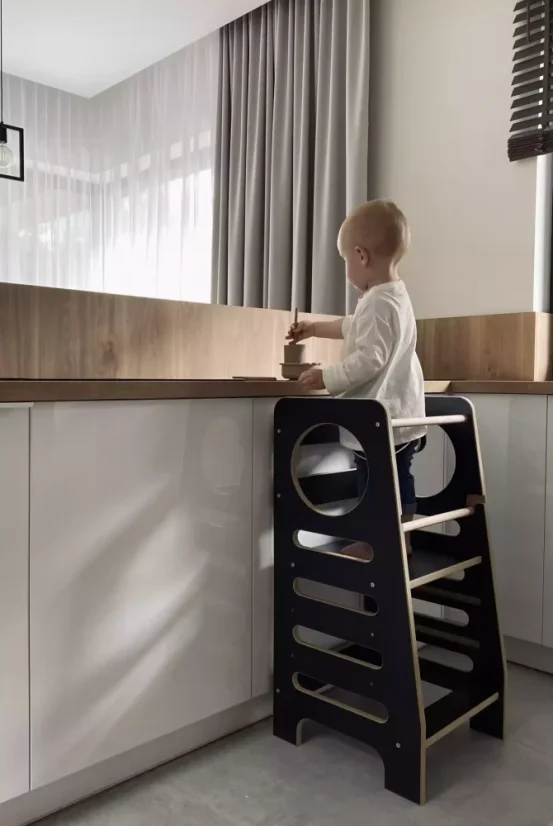 Montessori učiaca detská veža stredná čierna
