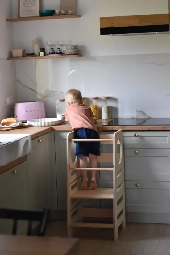 Montessori učiaca detská veža stredná natural