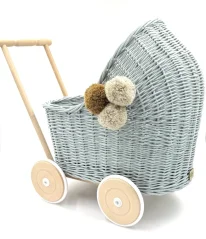 Prútený kočík pre bábiky mätová