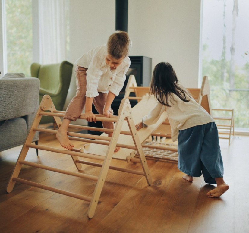 Montessori Piklerová obojstranná stredná preliezačka trojuholník