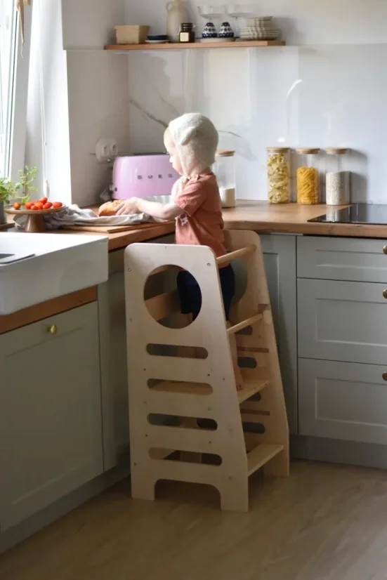 Montessori učiaca detská veža stredná natural