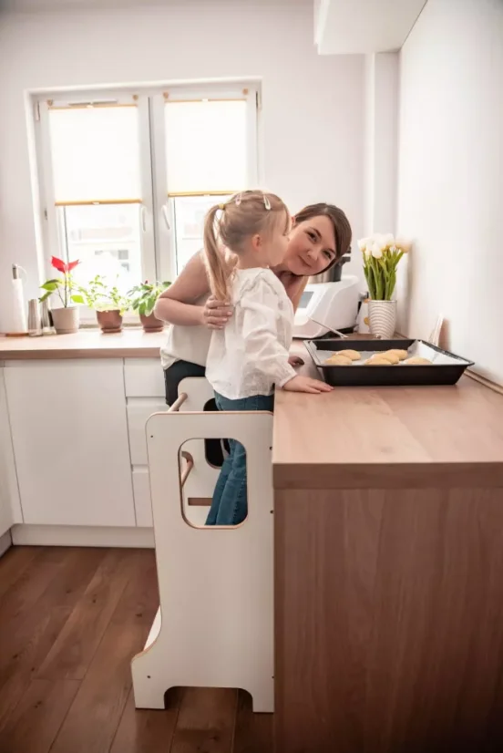 Učiaca veža Montessori pre deti biela