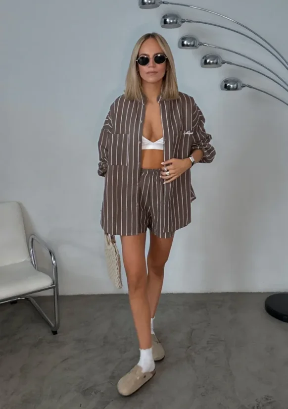 Dámská mušelínová košile hnědá pruhovaná – nadčasový oversized styl