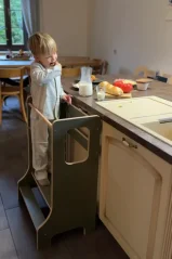 Učiaca veža Montessori pre súrodencov olivová