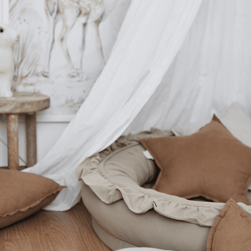 Mini hnízdo pro děti s volánem cappuccino