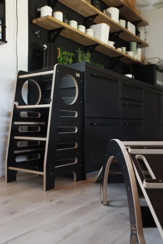 Montessori učiaca detská veža stredná čierna