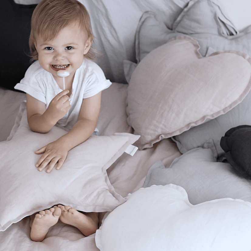 Lněný polštář srdce pudrově růžová 44cm