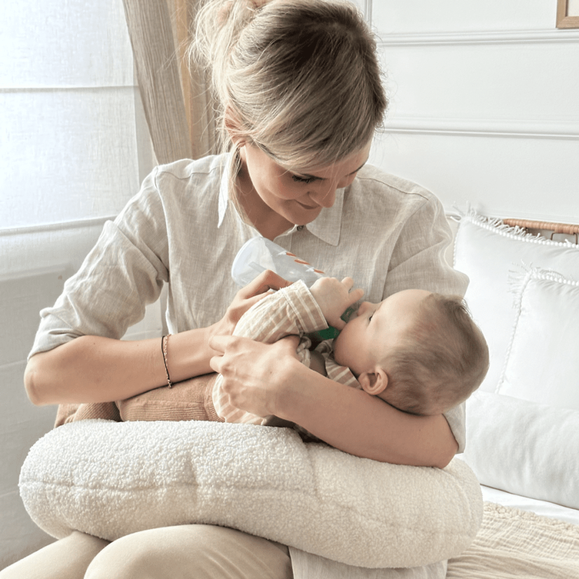 Vankúš croissant vanilka 55cm