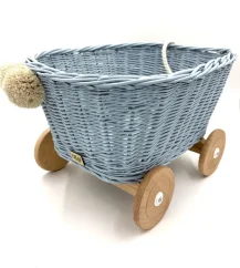 Proutěný vozík na tahání za šňůrku - světle modrá