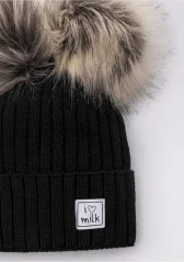 Detská zimná čiapka s brmbolcami, čierna