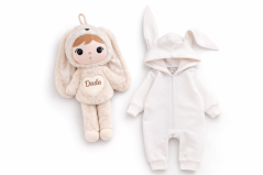 Najkrajší darček pre bábätko – zajačik s menom béžová + overal