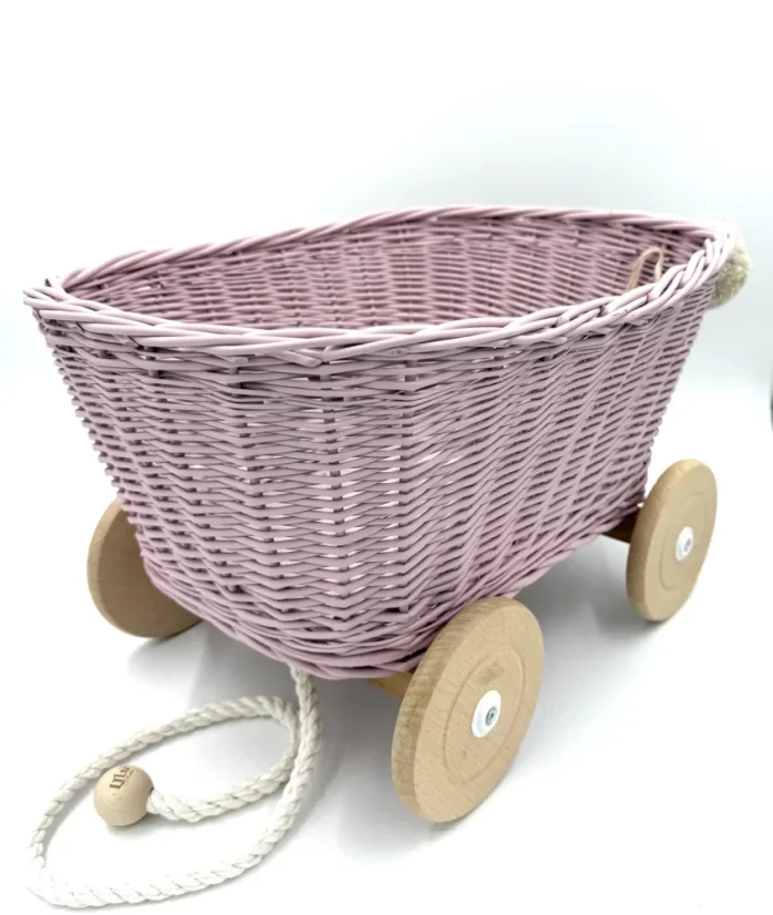 Prútený vozík na ťahanie za šnúrku - ružová