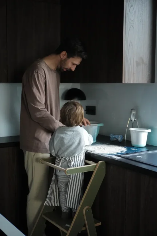 Učiaca montessori detská veža skladacia olivová