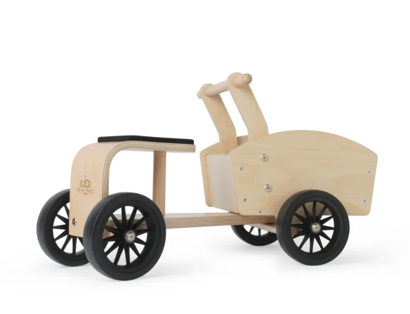 Drevené nákladné auto prírodné