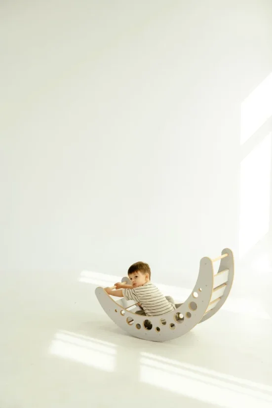 Dřevěná Montessori houpačka Moon L