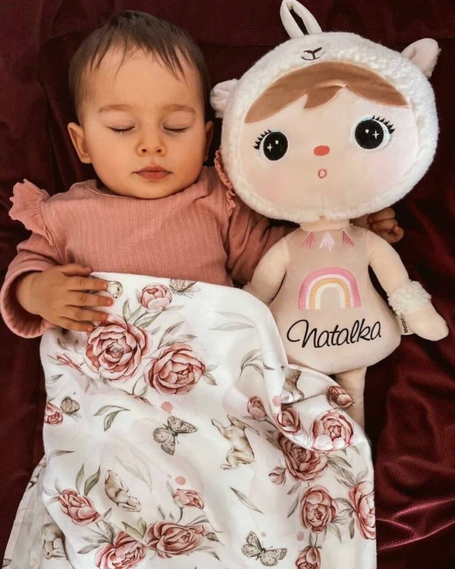 Panenka Alpaka 48 cm v dětské postýlce – ideální k mazlení