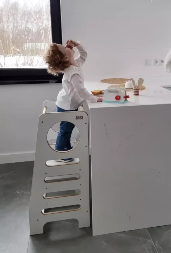 Montessori učiaca detská veža stredná biela