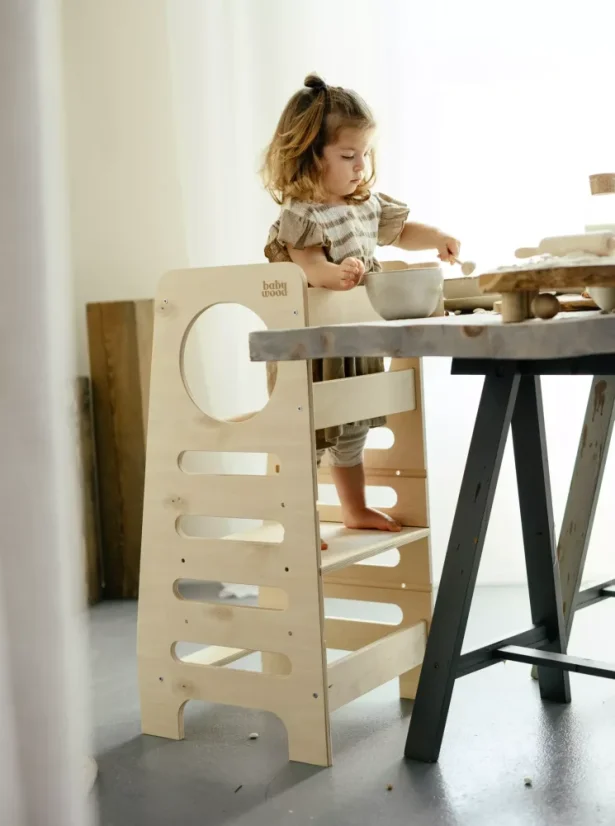 Montessori učiaca detská veža stredná natural