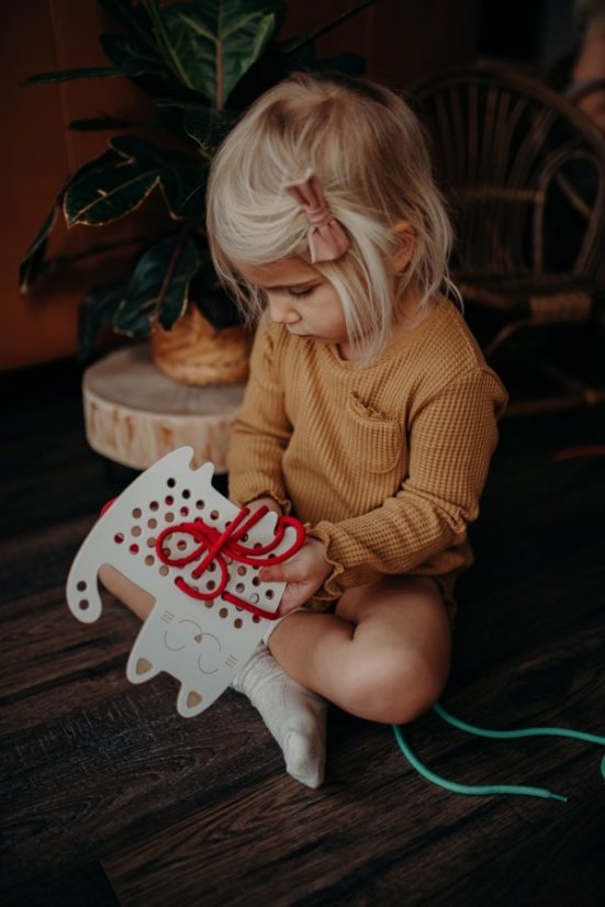 Montessori drevená prepletacia hračka - mačka