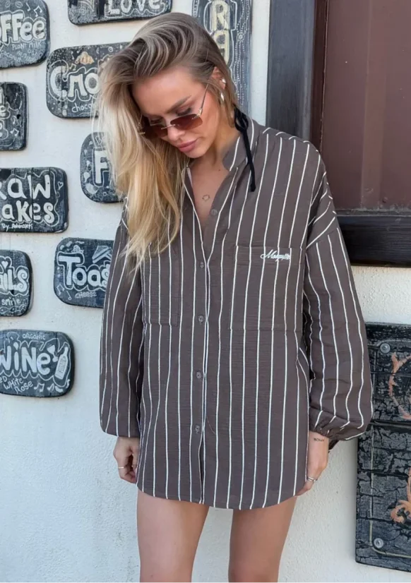 Dámská mušelínová košile hnědá pruhovaná – nadčasový oversized styl