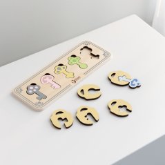 Drevené senzorické puzzle Montessori – zámky a kľúče