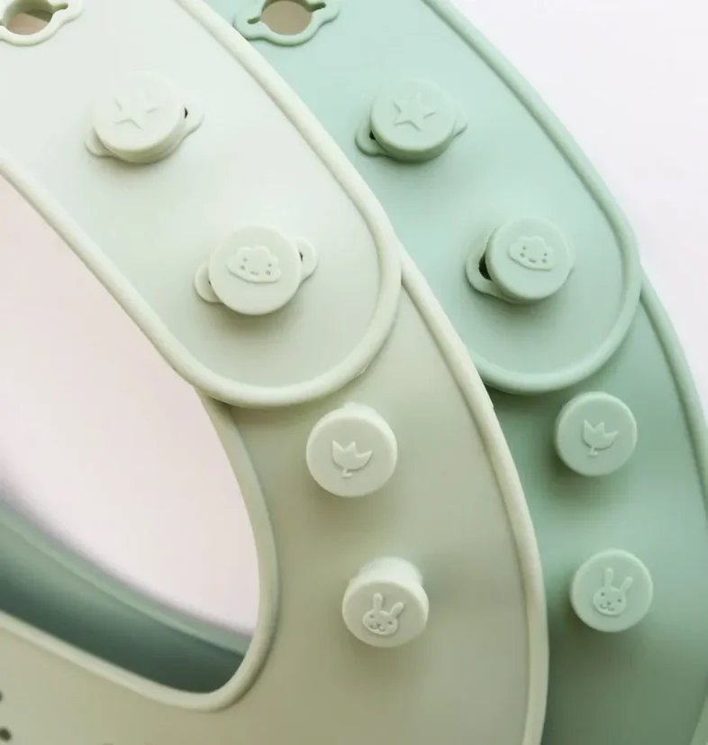 Sada 2 silikónových podbradníkov lesní priatelia