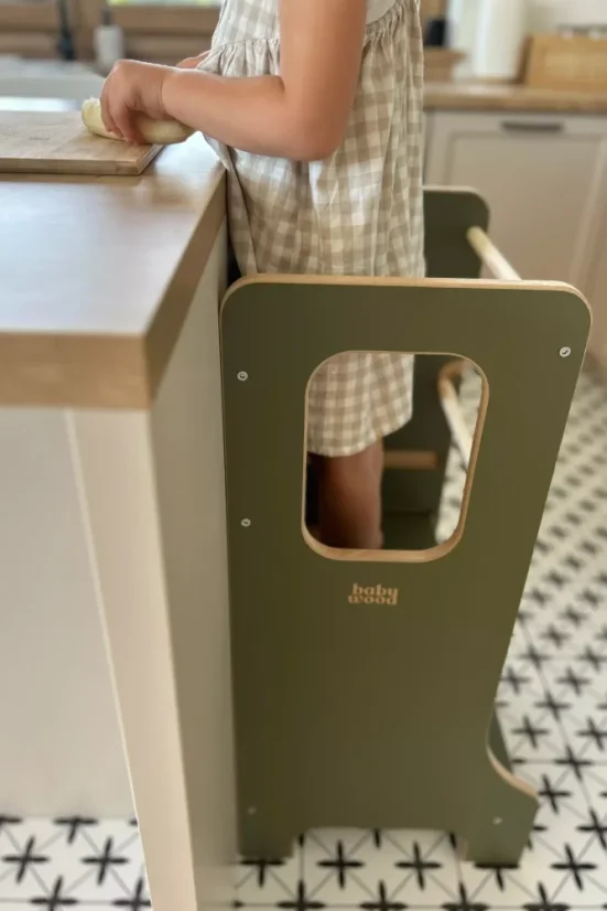 Učící věž Montessori pro děti olivová