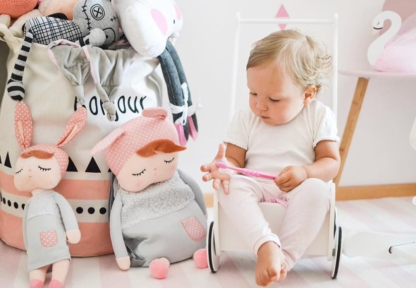 Spiaca bábika Angela šedá s menom Andrejka 42 cm