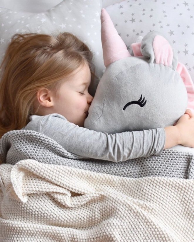 Plyšový jednorožec na objímanie – veľkosť XL, s menom dieťaťa