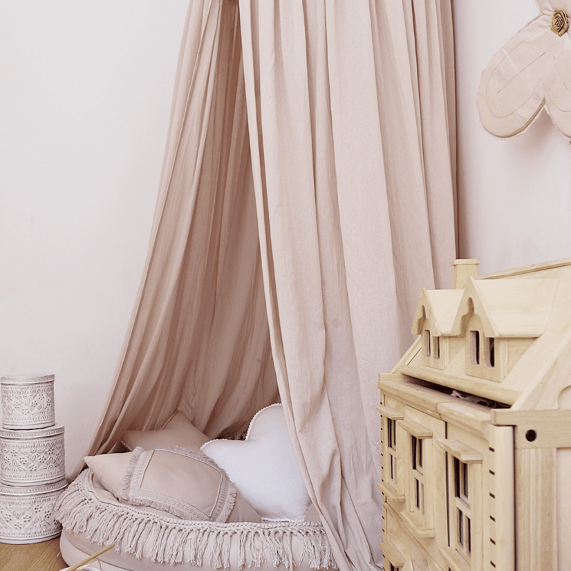 Nebesa nad dětskou postel Boho pudrově růžový maxi